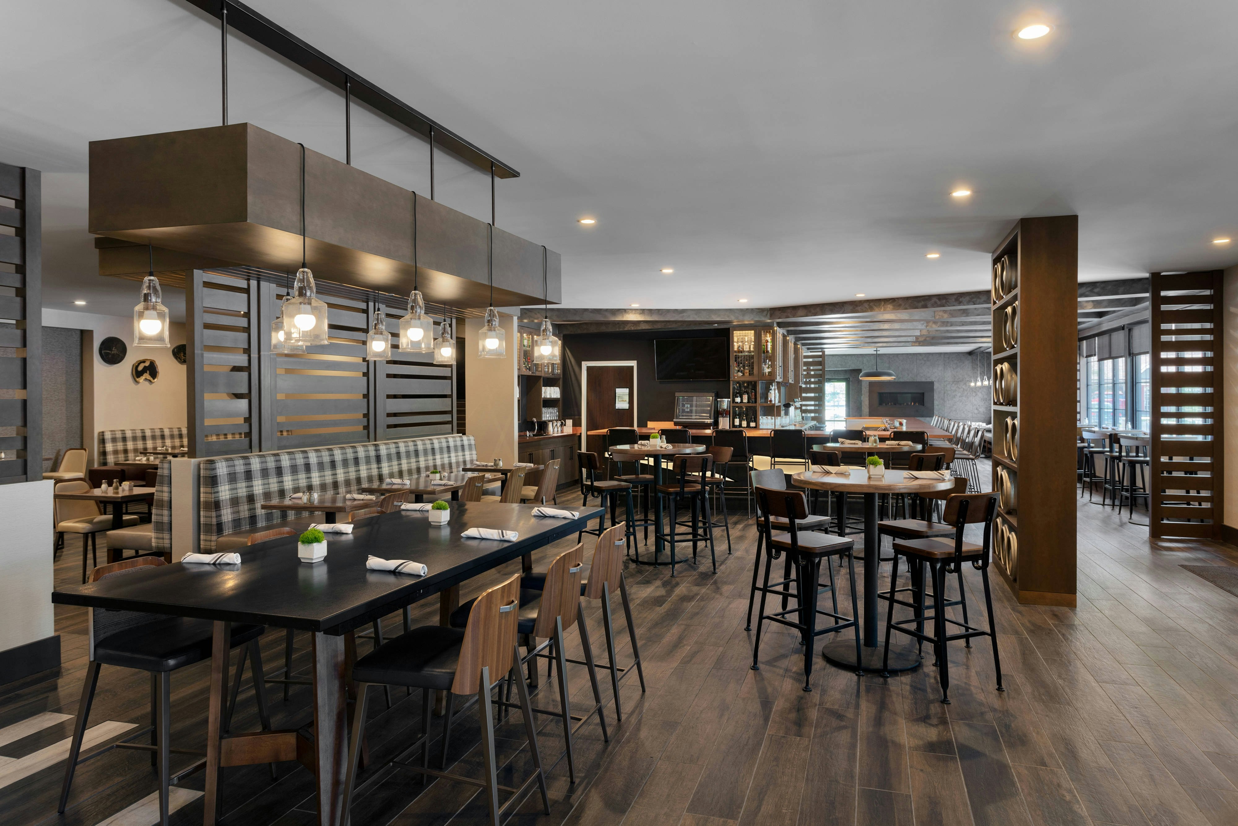 Delta Hotels by Marriott Burlington 24/42