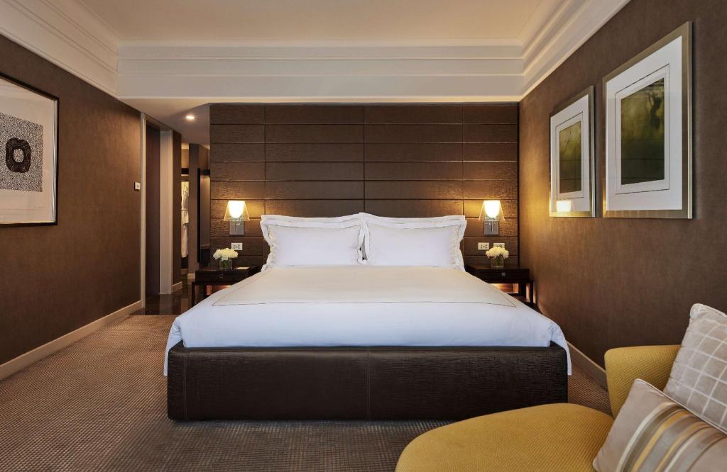 Ambassador, Suite, King Bed
