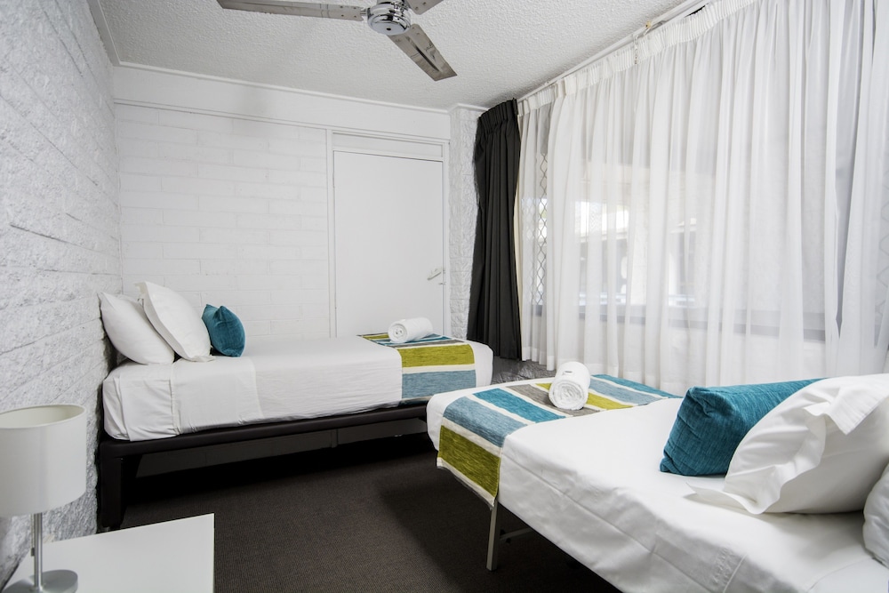 The Beach Motel Hervey Bay 28/72