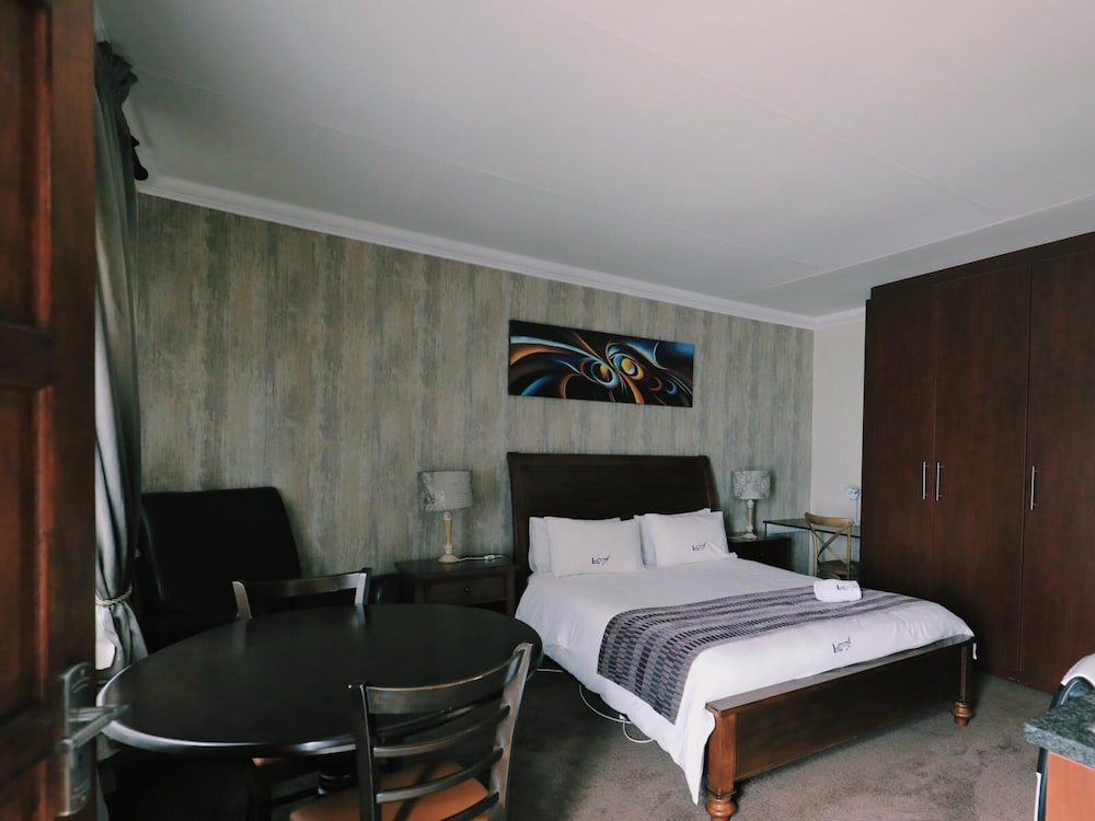 Ledumo Lodge 8/32