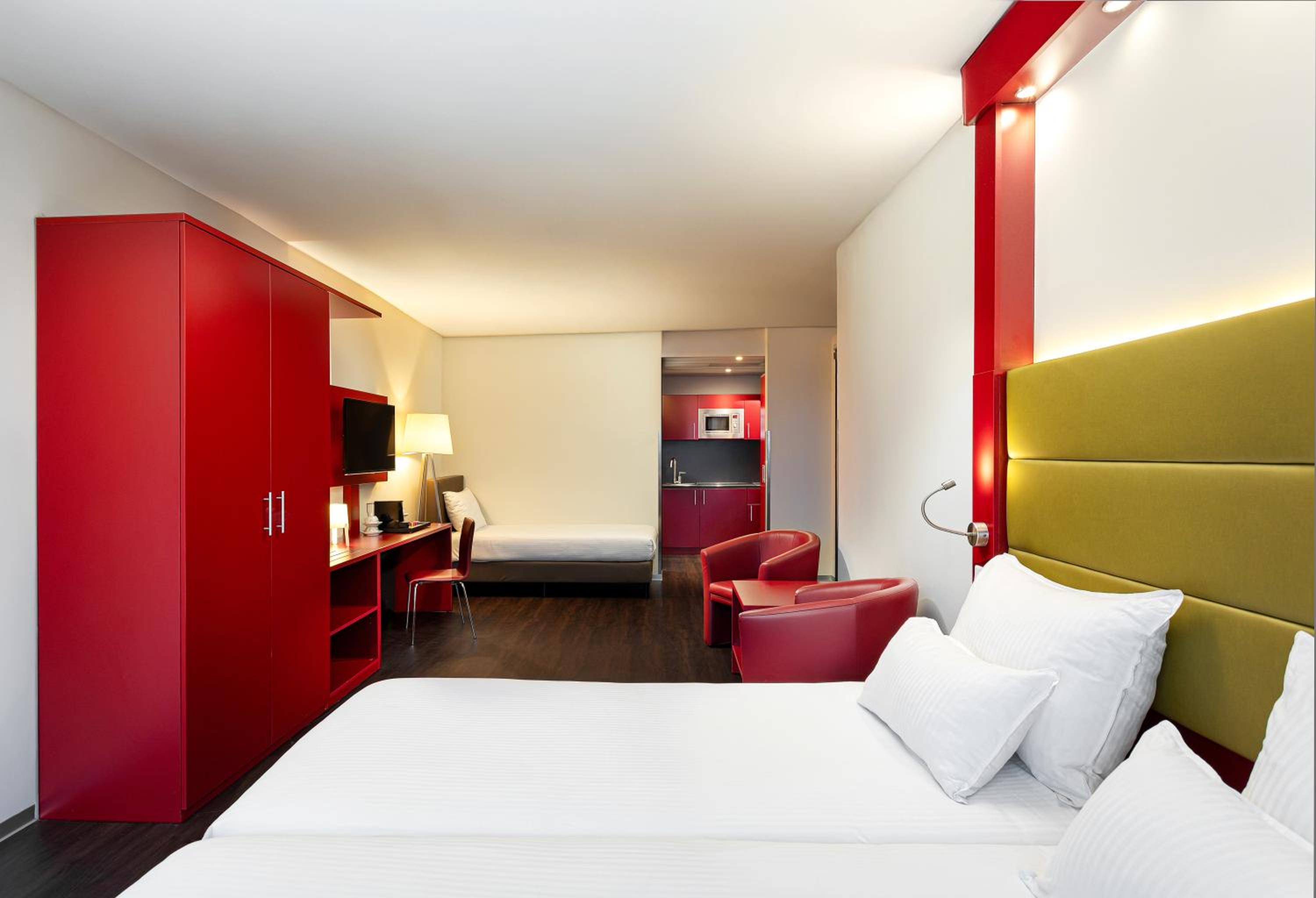 Lounge, 3 Beds, Sofa