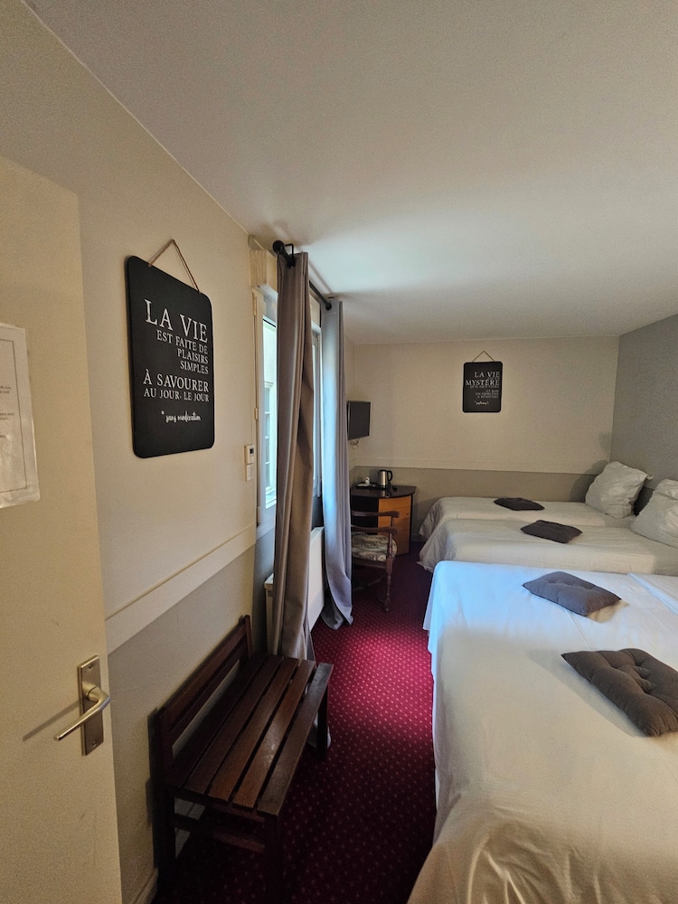ROOM, QUADRUPLE