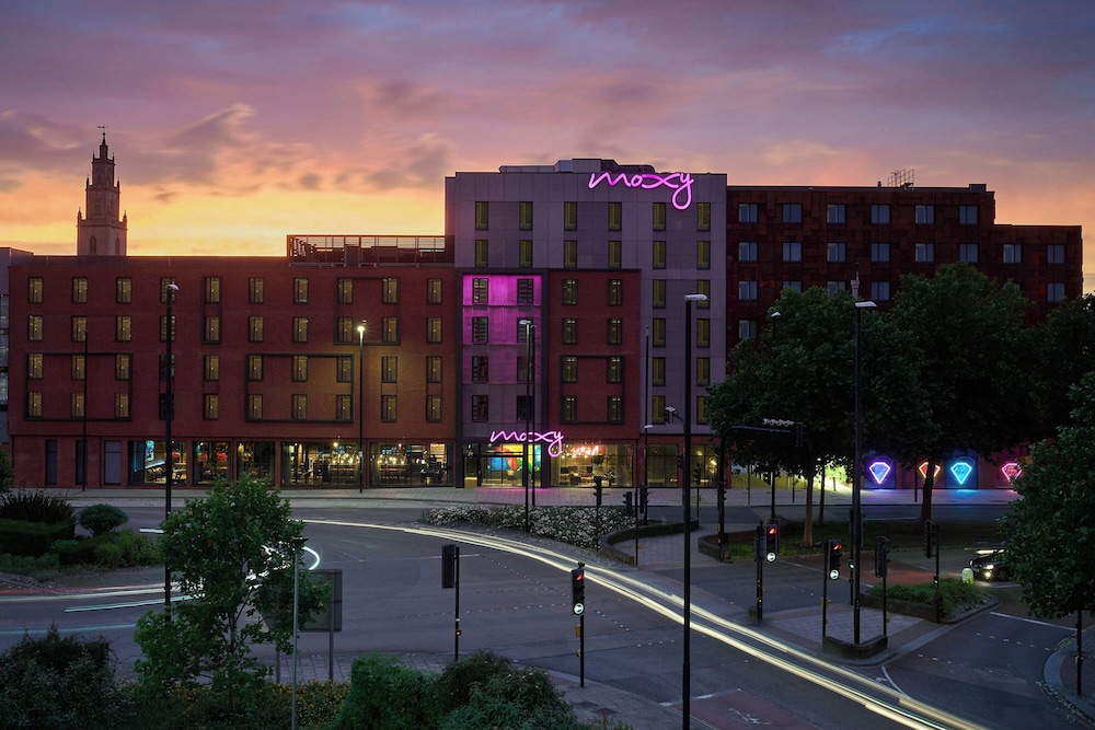 Moxy Bristol 2/37