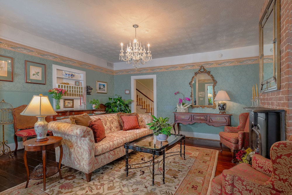 The Kenwood Inn 26/50