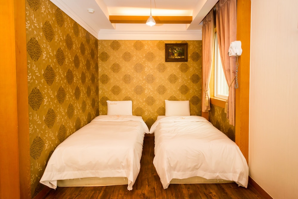 Winners Hotel 8/16
