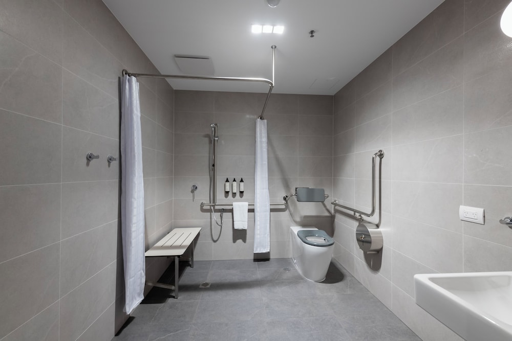 غرفة ديلوكس ركنية بسريرين منفصلين وسرير كينج لذوي الإعاقة، TRYP by Wyndham Pulteney Street Adelaide 2/2