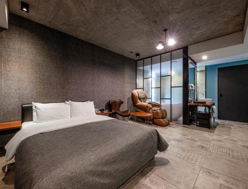 Premium, Queen Bed