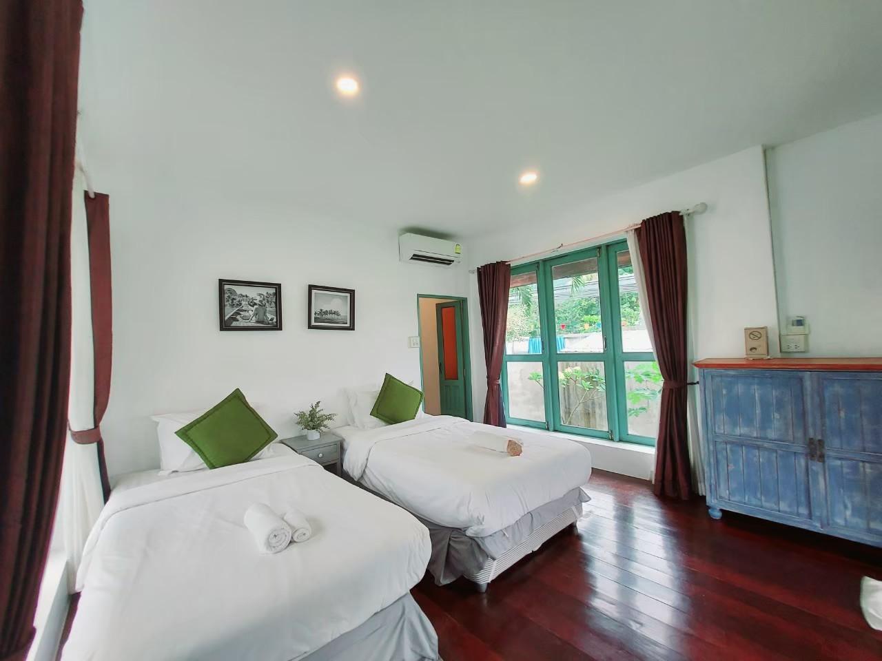 Room, Sea View