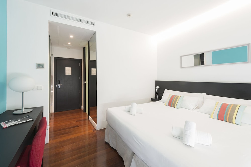 ROOM, SINGLE, DOUBLE BED, JETTED TUB