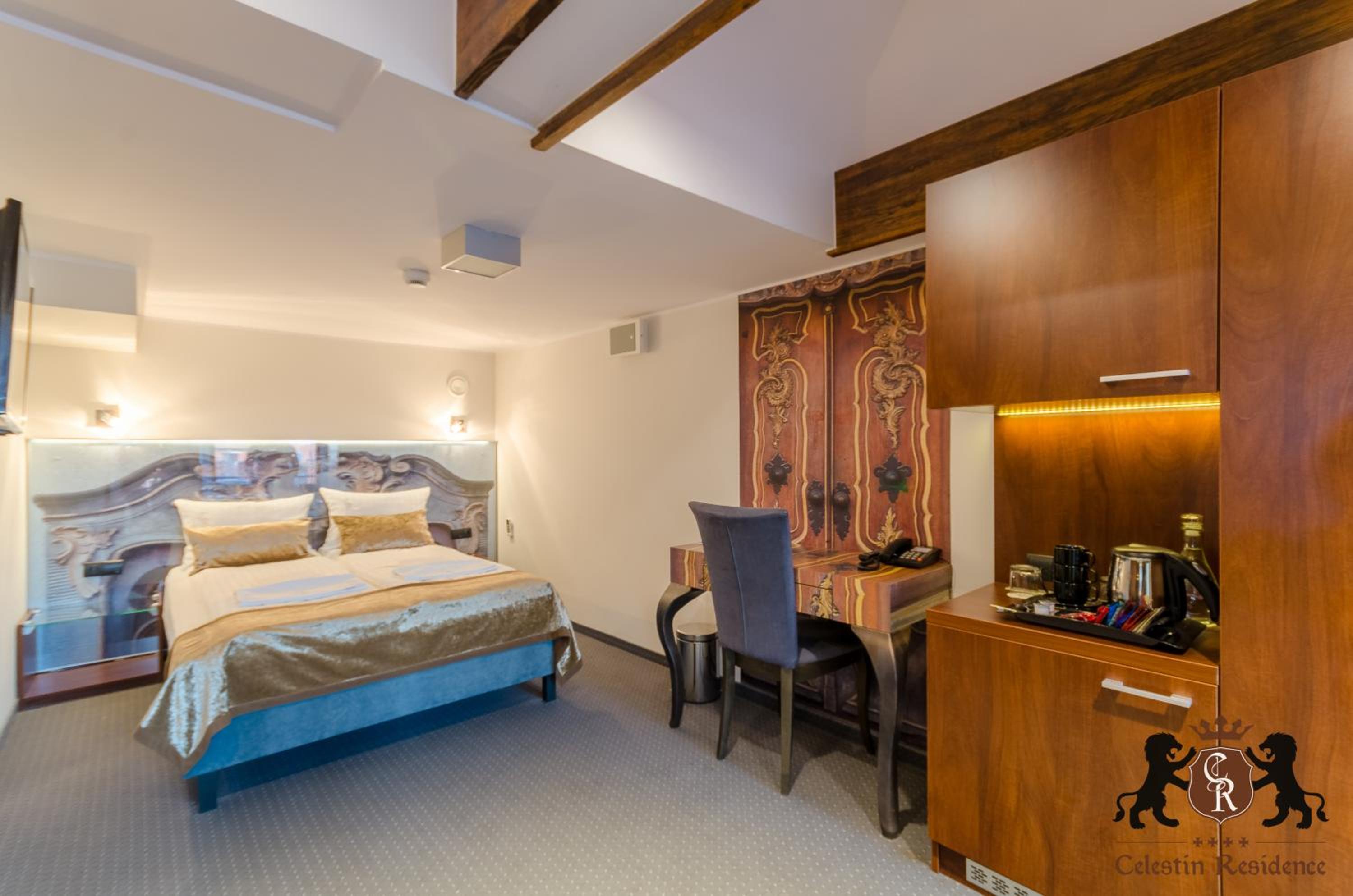Room, Triple, Attic