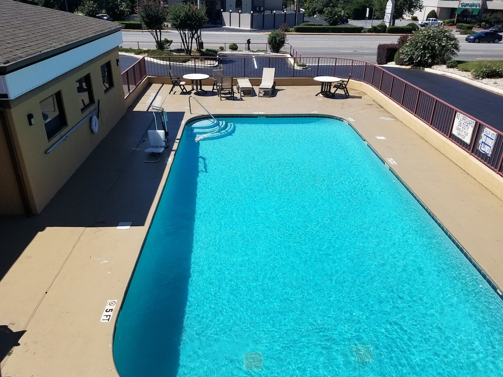 Quality Inn Duncan Spartanburg West 6/39