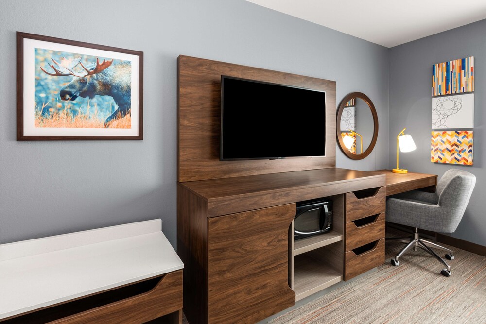 Hampton Inn and Suites Fairbanks 35/43