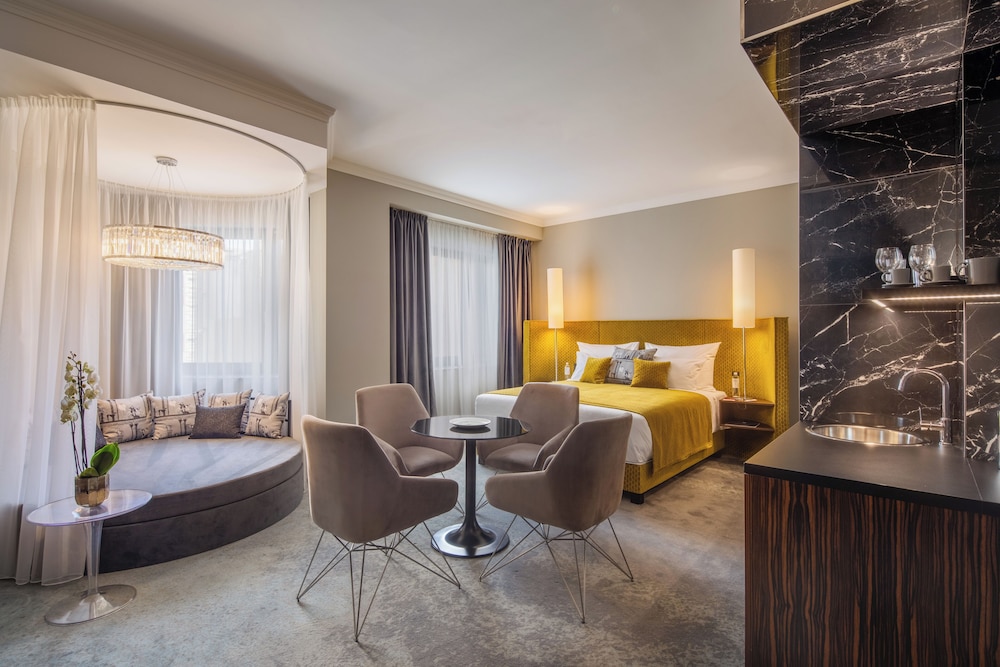 Mamaison Hotel Chain Bridge Budapest 42/50