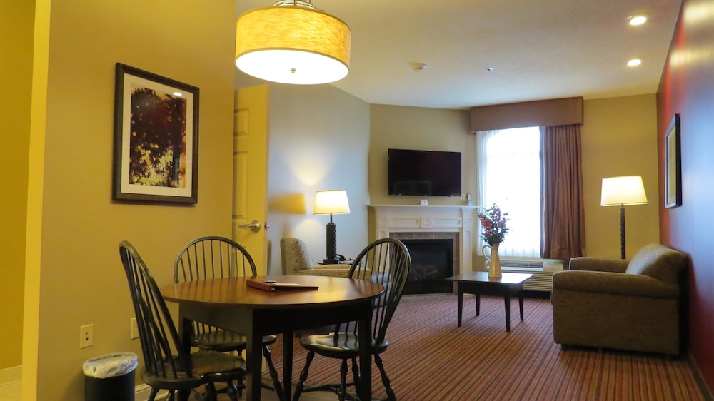 Best Western Plus Dutch Haus Inn And Suites 34/48
