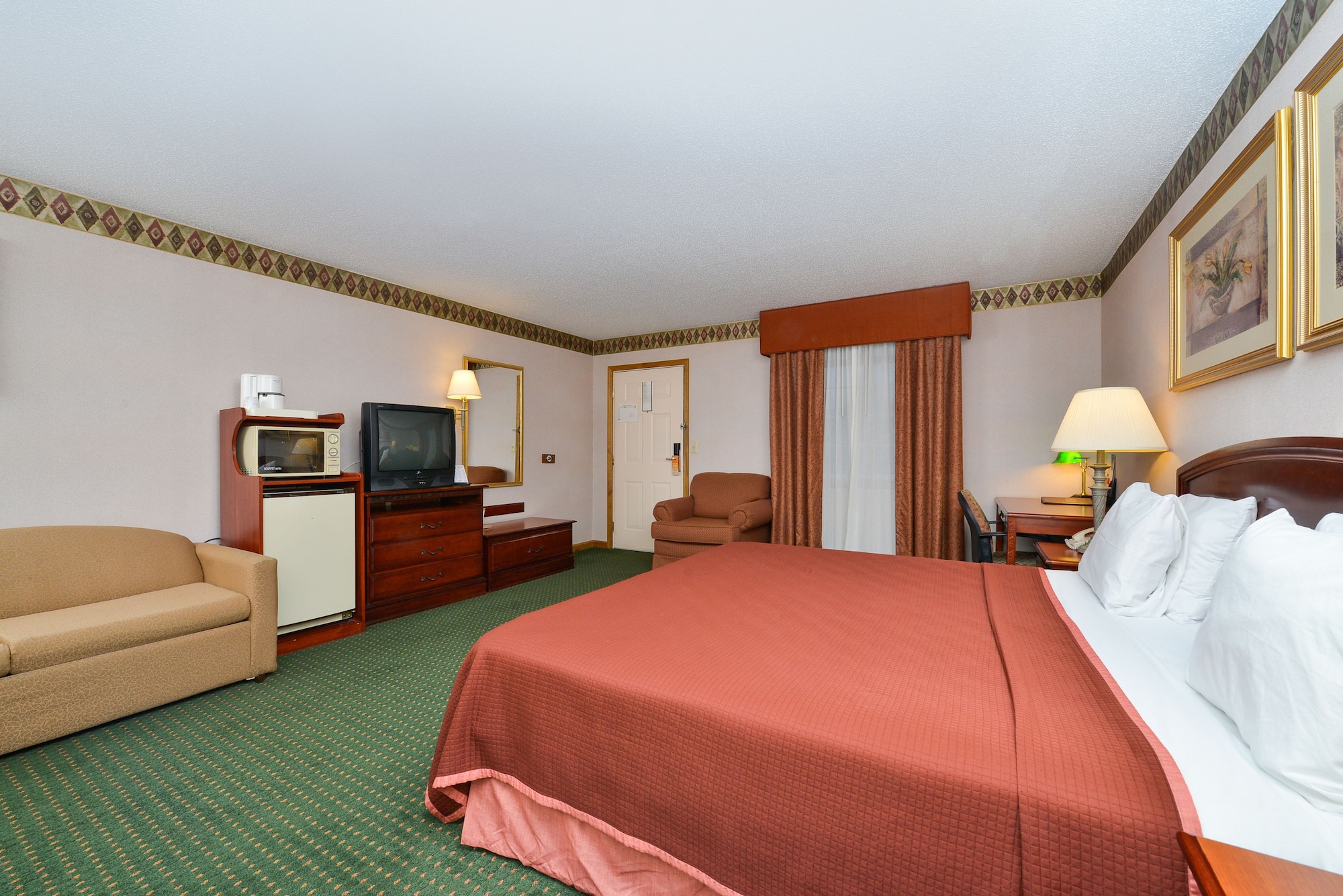 Standard, King Bed, Howard Johnson by Wyndham Lenox 3/5