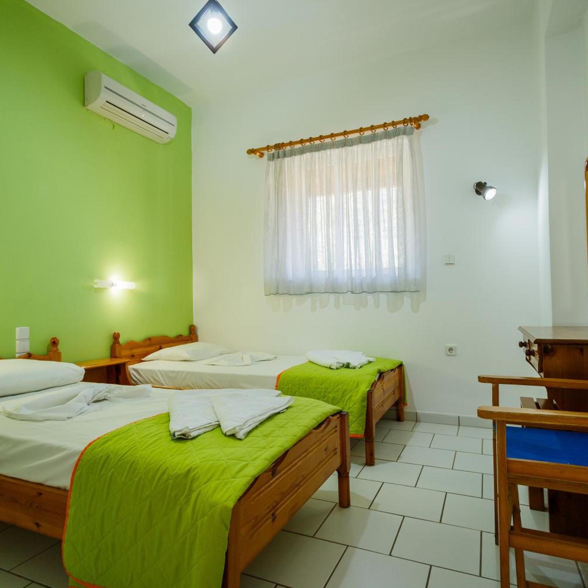 Kyprianos Aparthotel 25/60