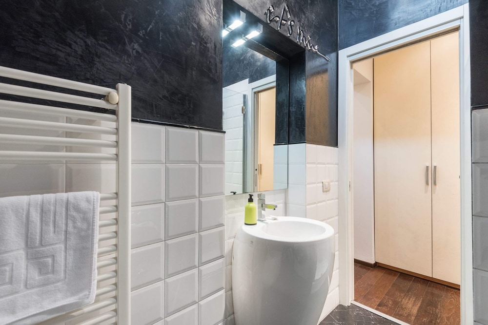 Art Gallery Apartment in Florence 30/33