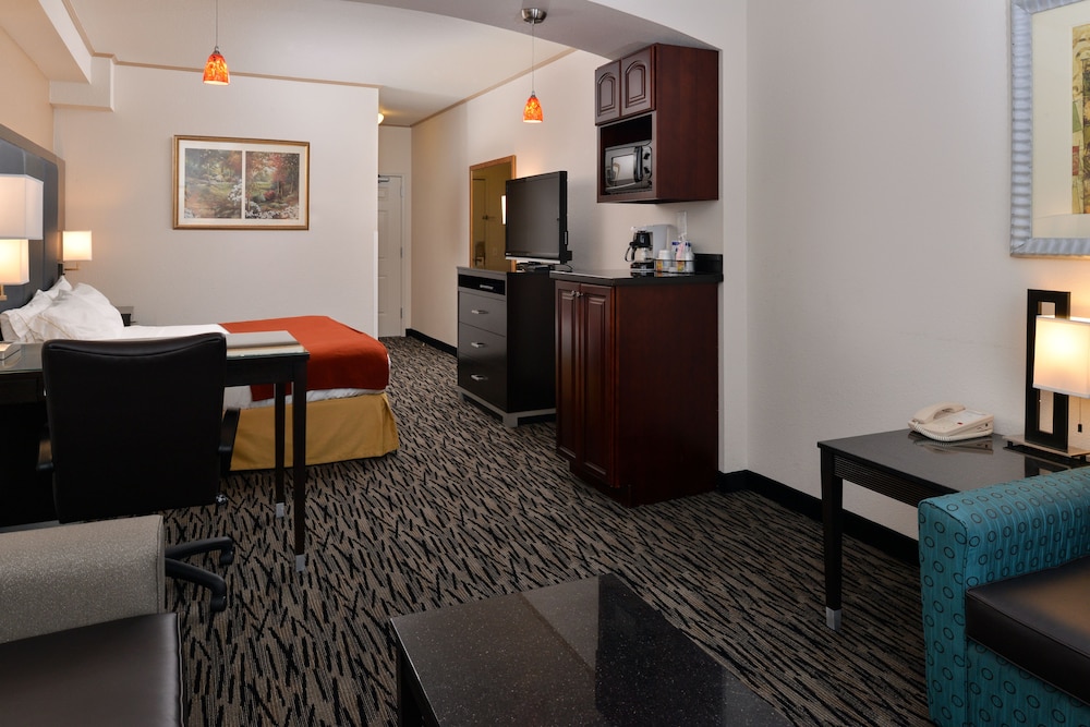 Holiday Inn Express and Suites Tacoma South Lakewood, an IHG Hotel 42/64