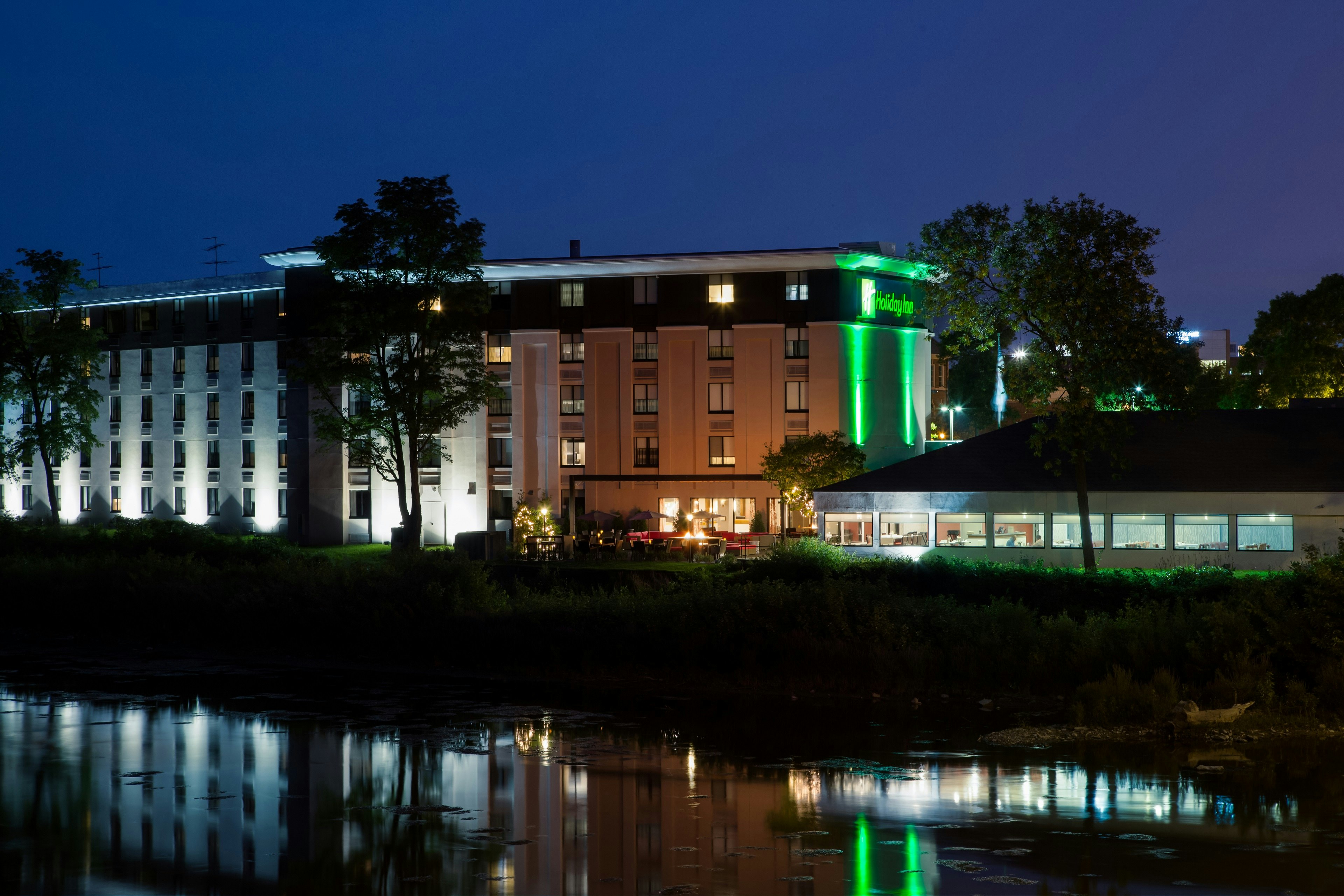 Holiday Inn Milwaukee Riverfront 1/34