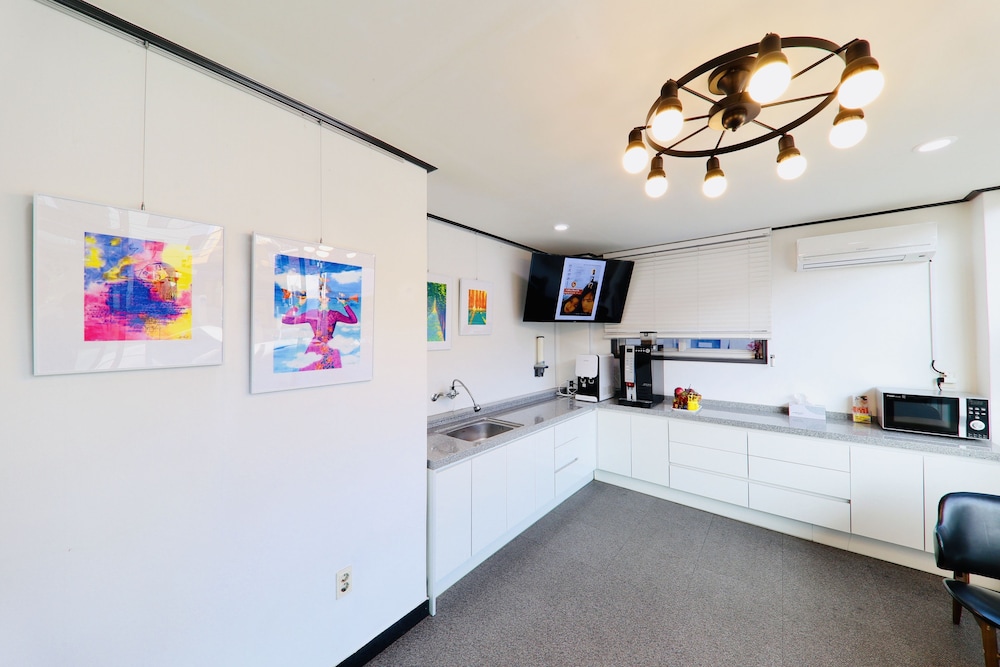 Gallery Hotel Be 8/50