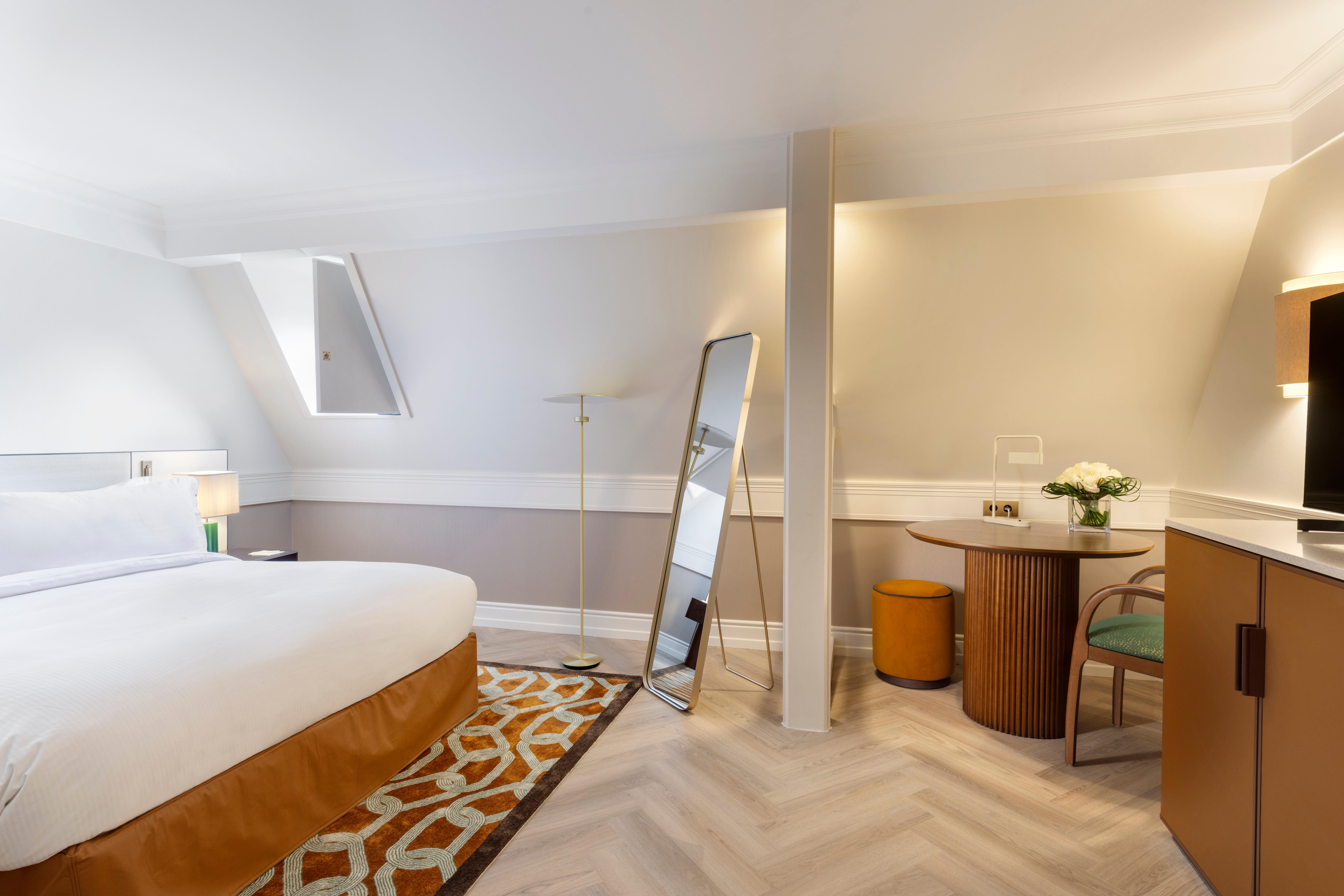 Room, Queen Bed