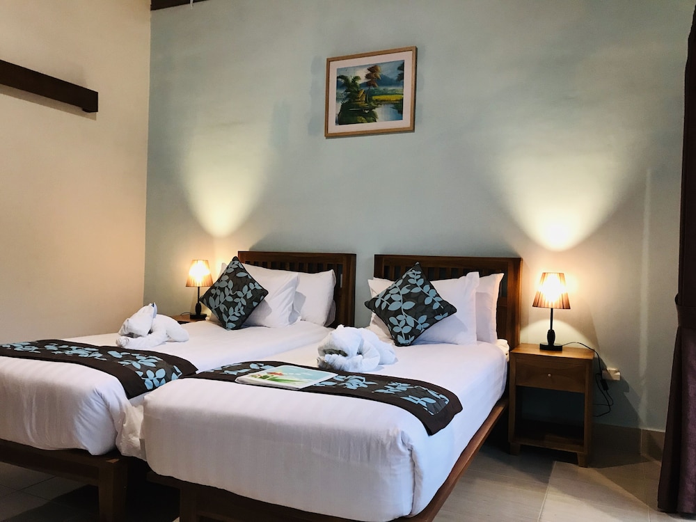 ROOM, TWIN BEDS