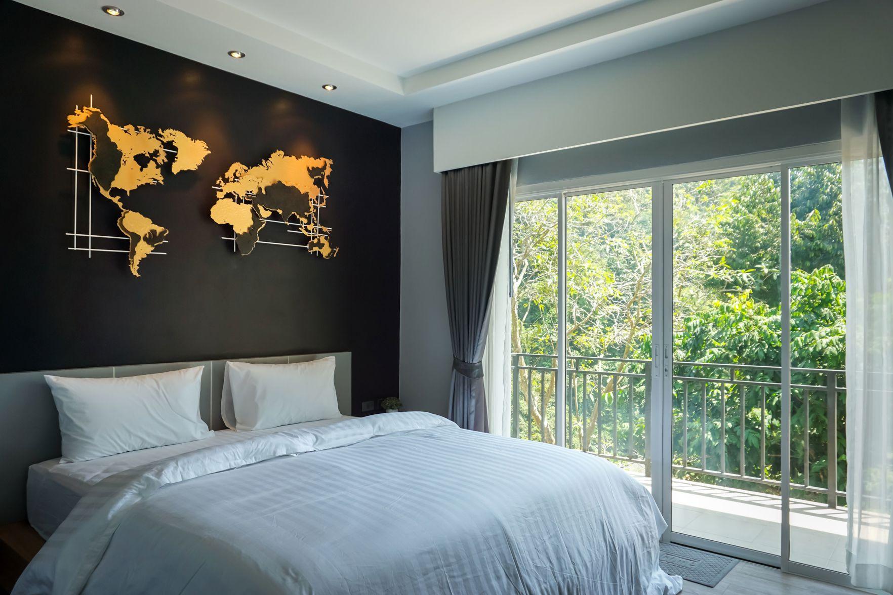 Room, King Bed, Mountain View, Stair Access Only