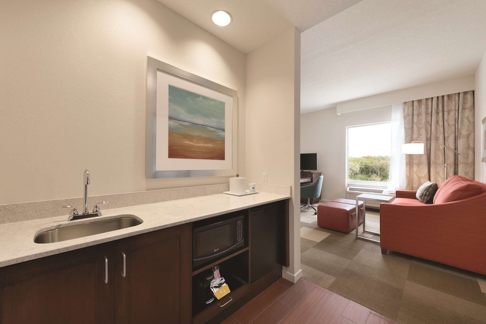 Hampton Inn Suites Deland 61/77