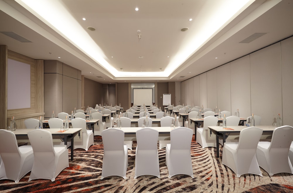 Harris Hotel and Convention Cibinong City Mall Bogor 41/61