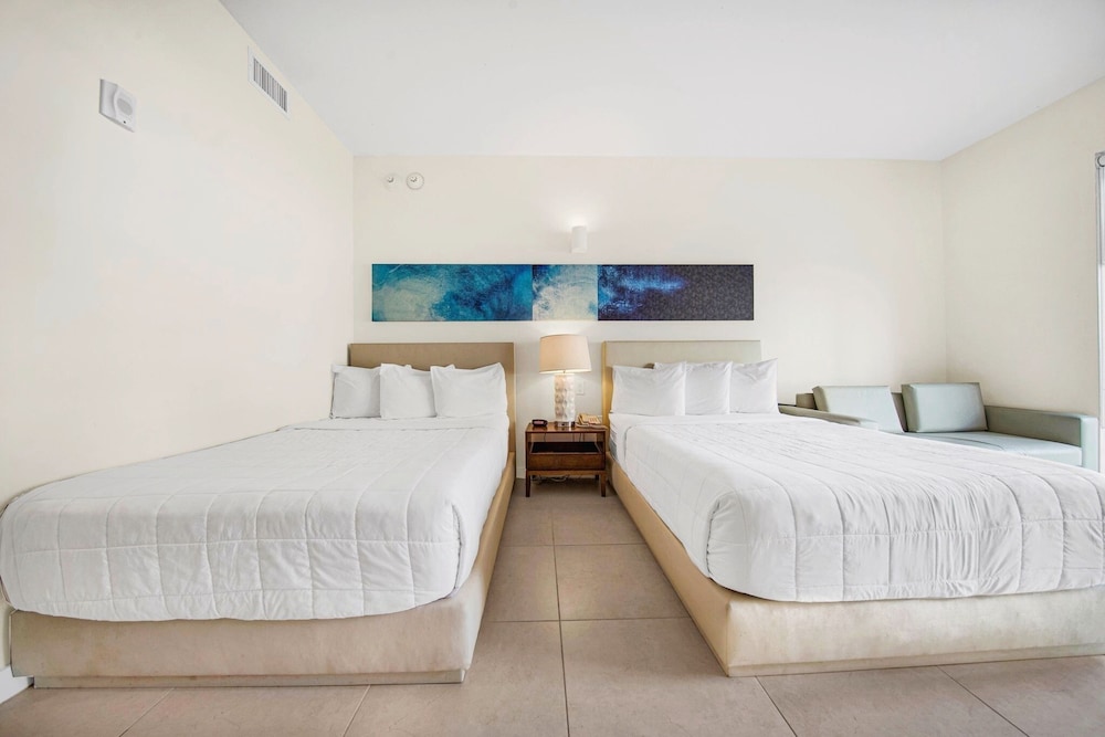 Peninsula Island Resort Spa All Suites 9/66