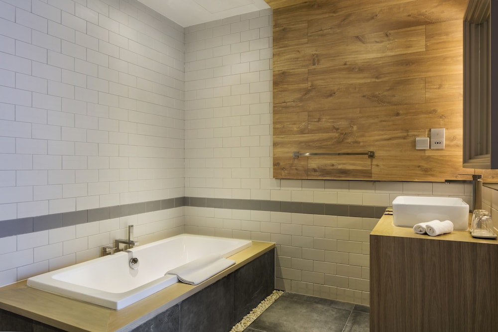 Fusion Suites Saigon 58/63