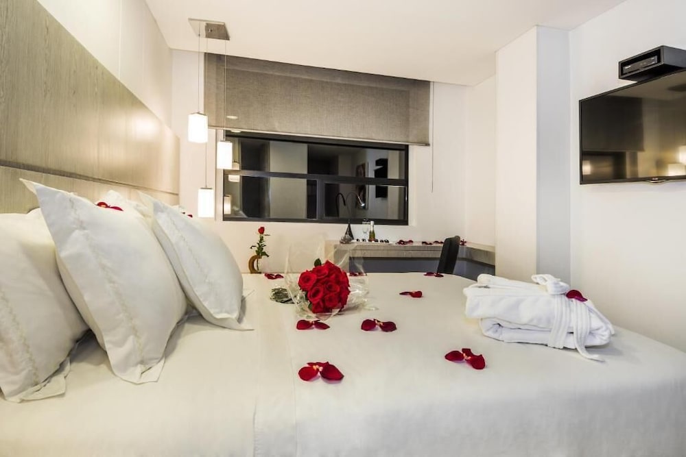 Hotel Black Tower Premium 37/70