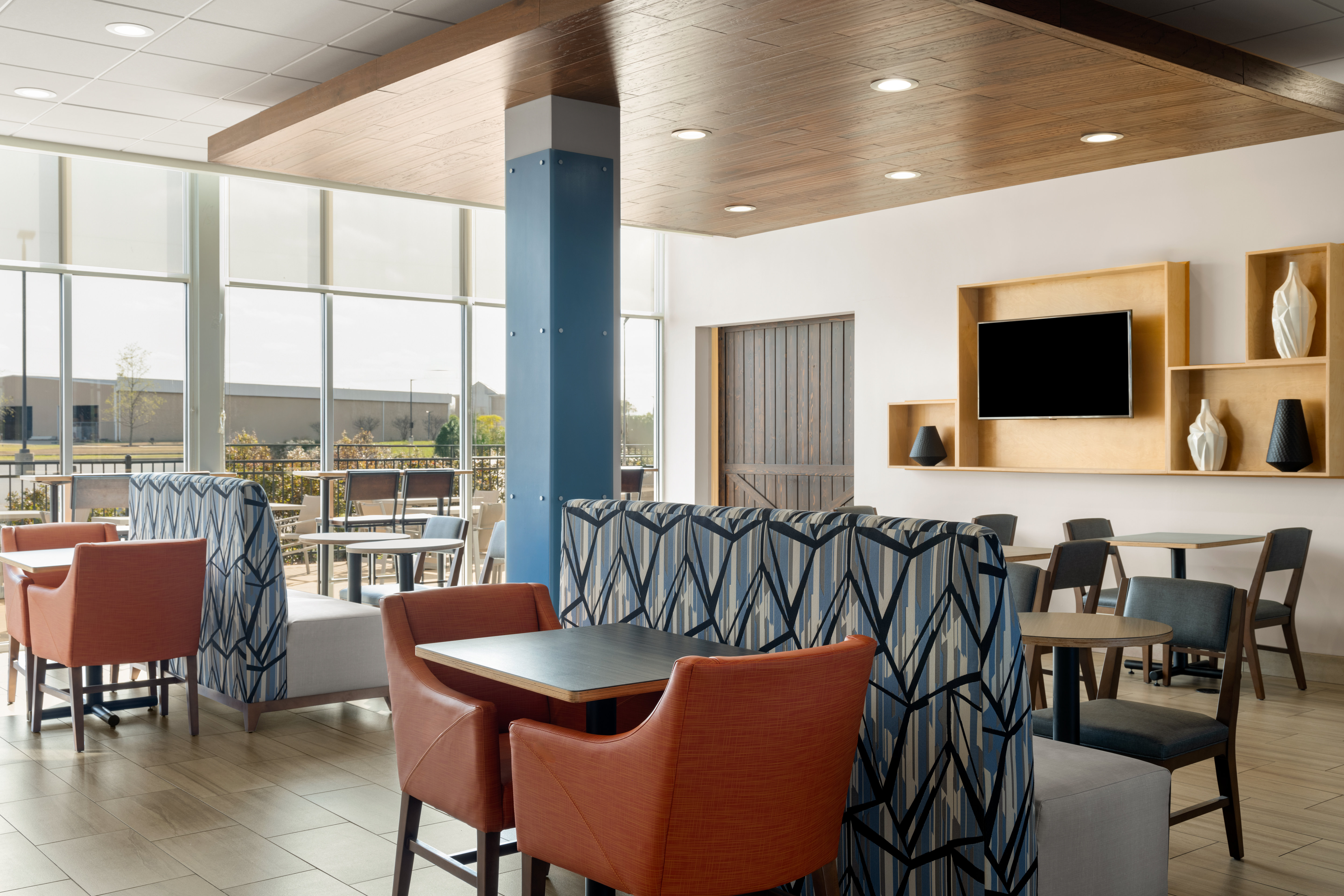 Holiday Inn Express & Suites West Memphis 40/53