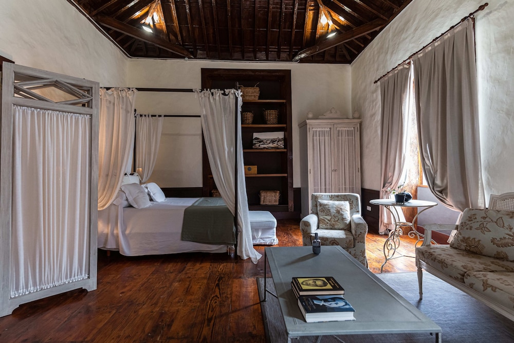 ISLA BAJA SUITES 48/72