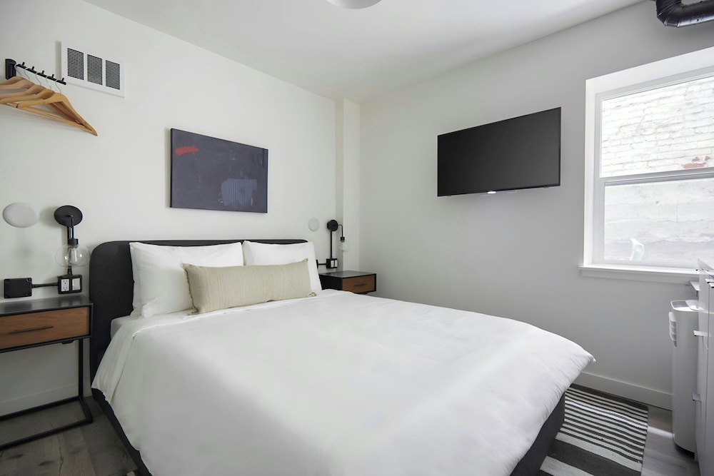 Sonder The Boylston 26/50