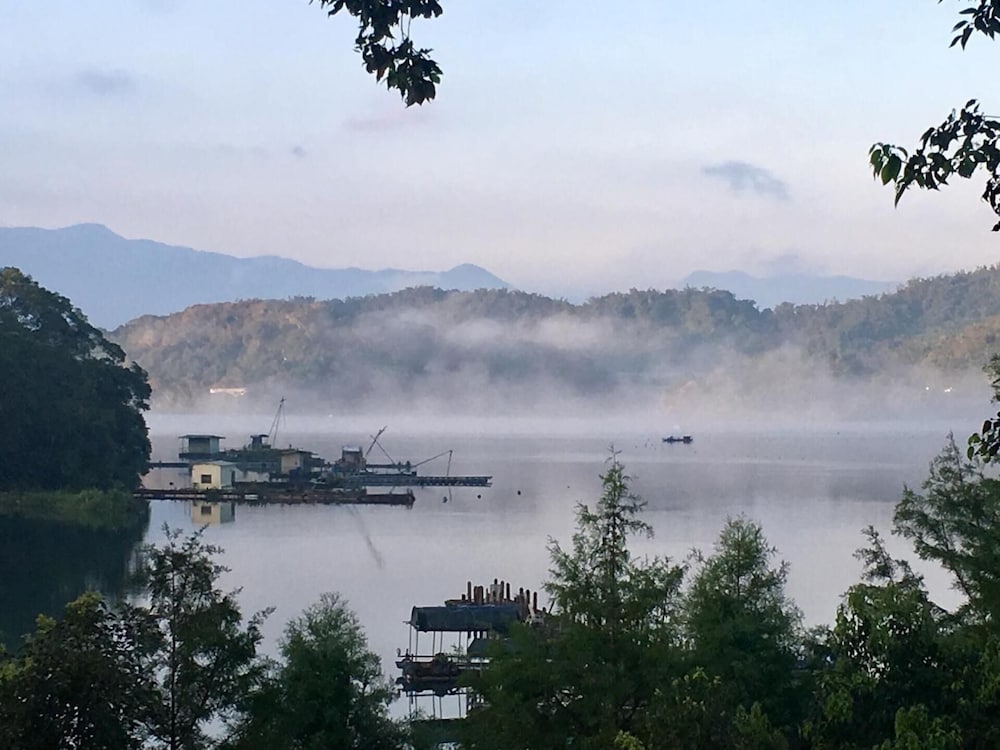 Yue Lake Backpackers 39/49