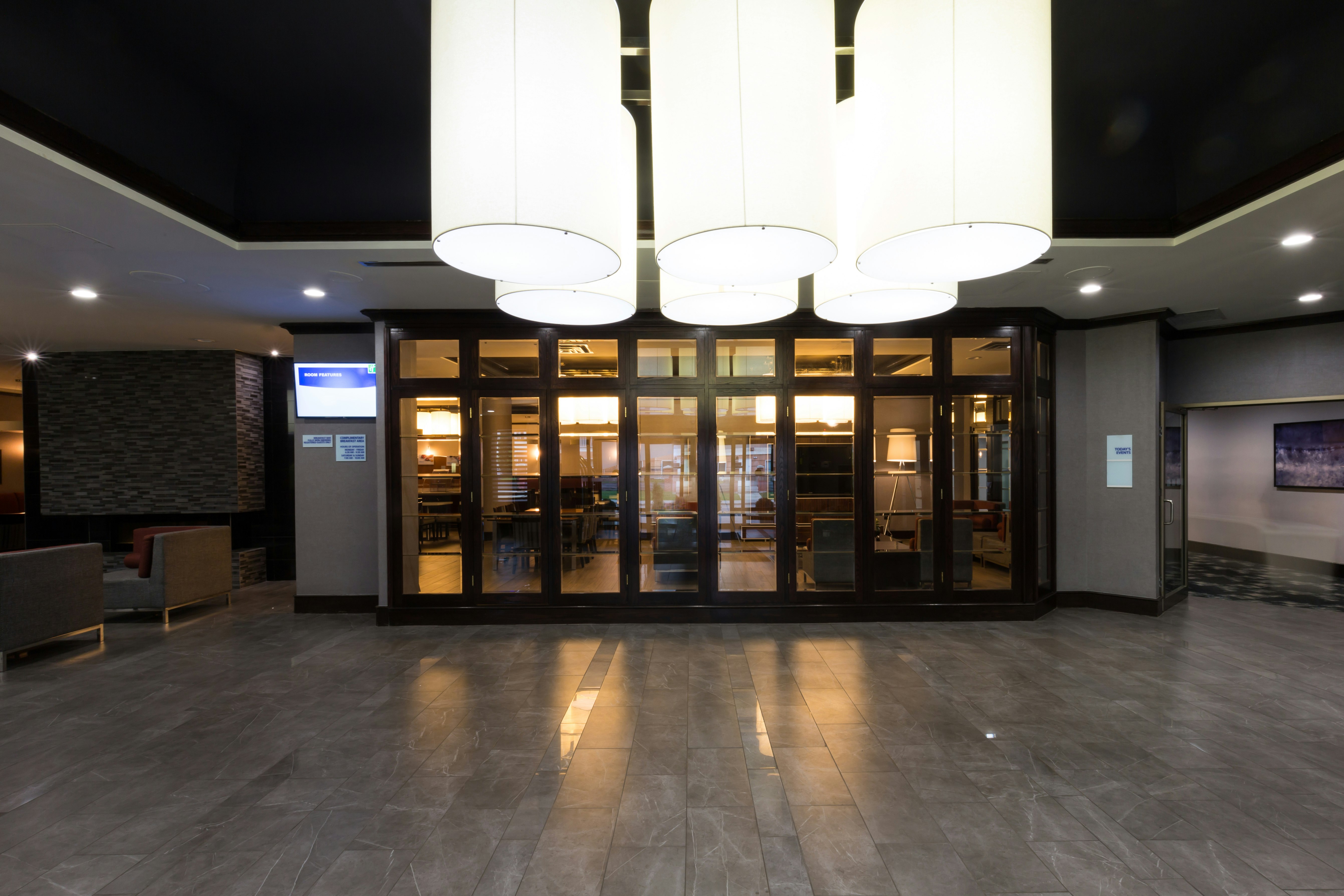Holiday Inn Express Edmonton Downtown 13/56