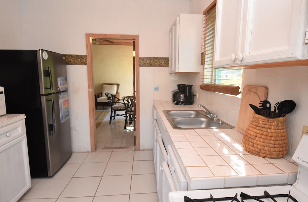 THE SUGAR APPLE BED AND BREAKFAST 48/50