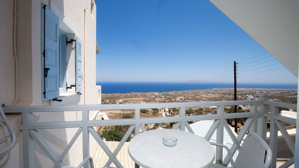 Erato Apartments Santorini 65/75