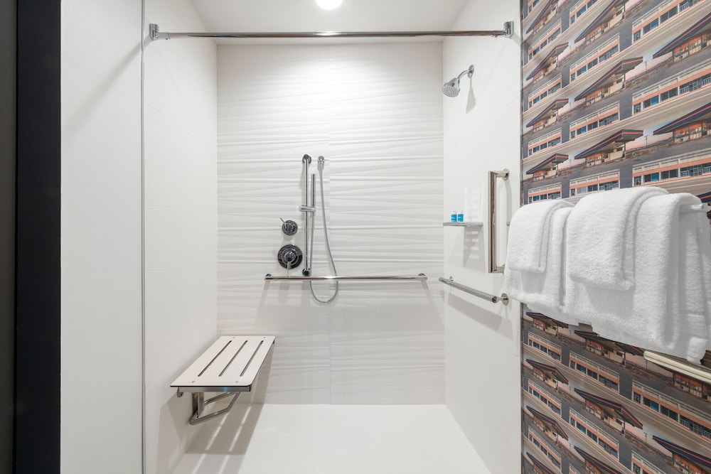 Aloft Denver North Westminster 11/32