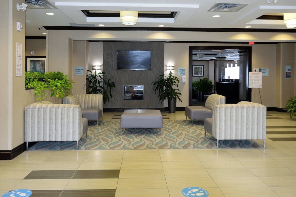 Holiday Inn Express And Suites Ottawa East Orleans 43/70