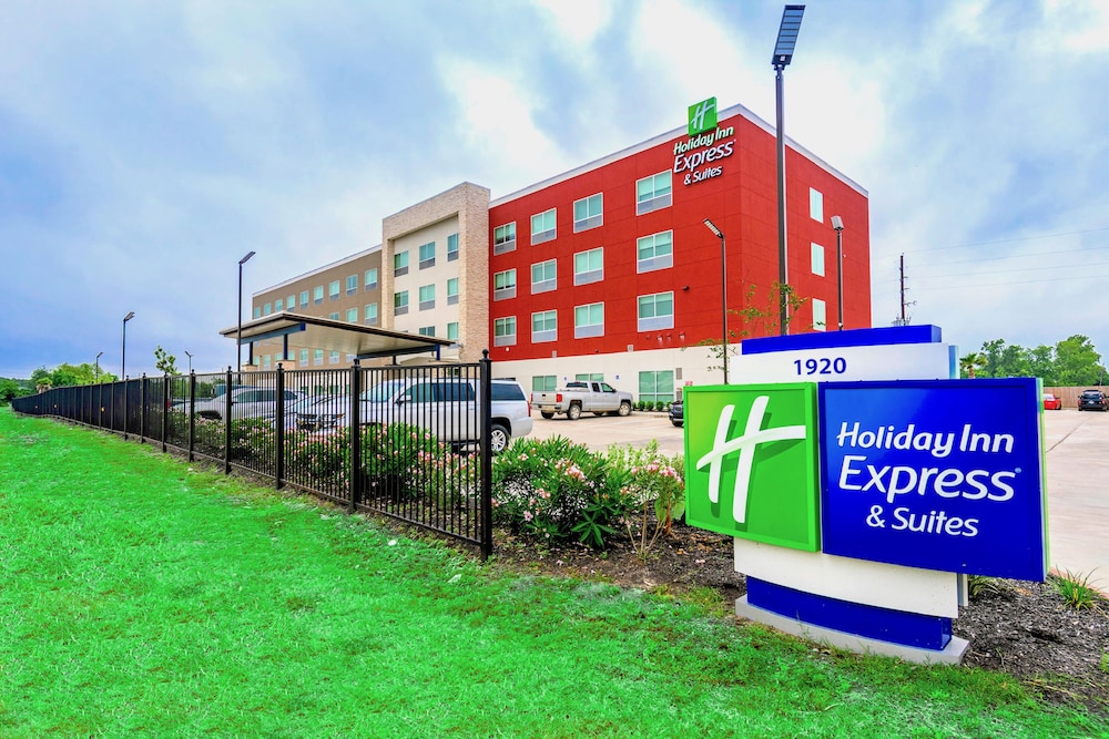Holiday Inn Express Suites Houston Iah Beltway 8 1/65