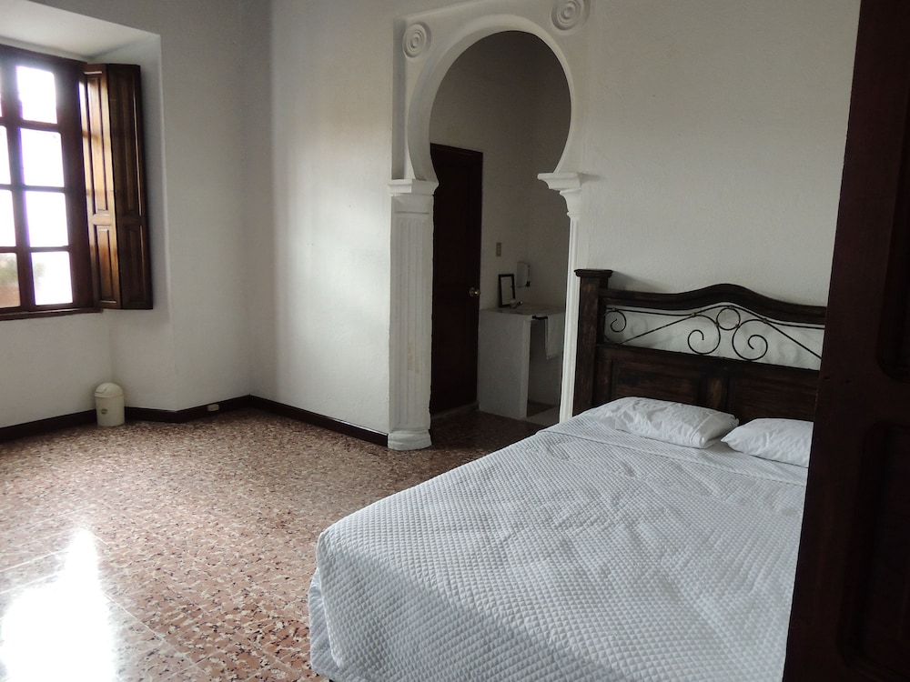 Feathers Hotel And Lounge - Hostel 26/60