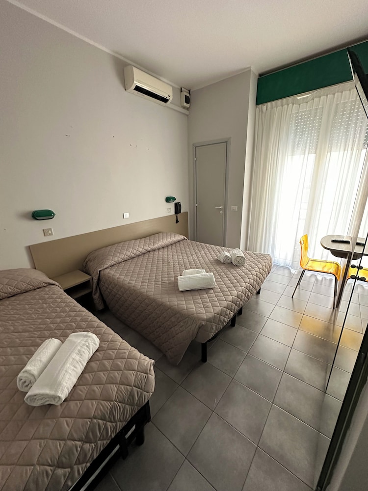 Hotel Austria 8/27