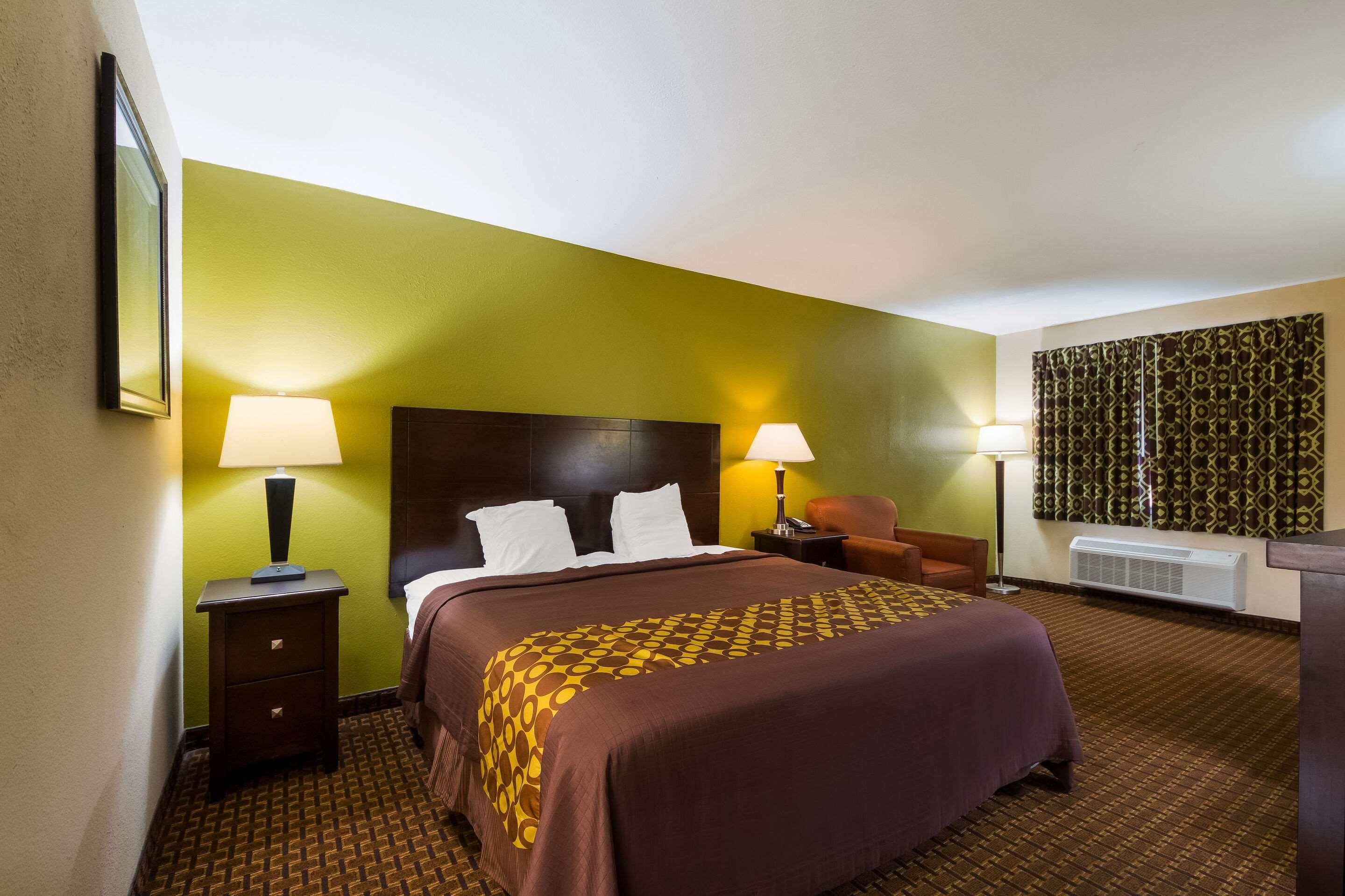 ROOM, KING BED