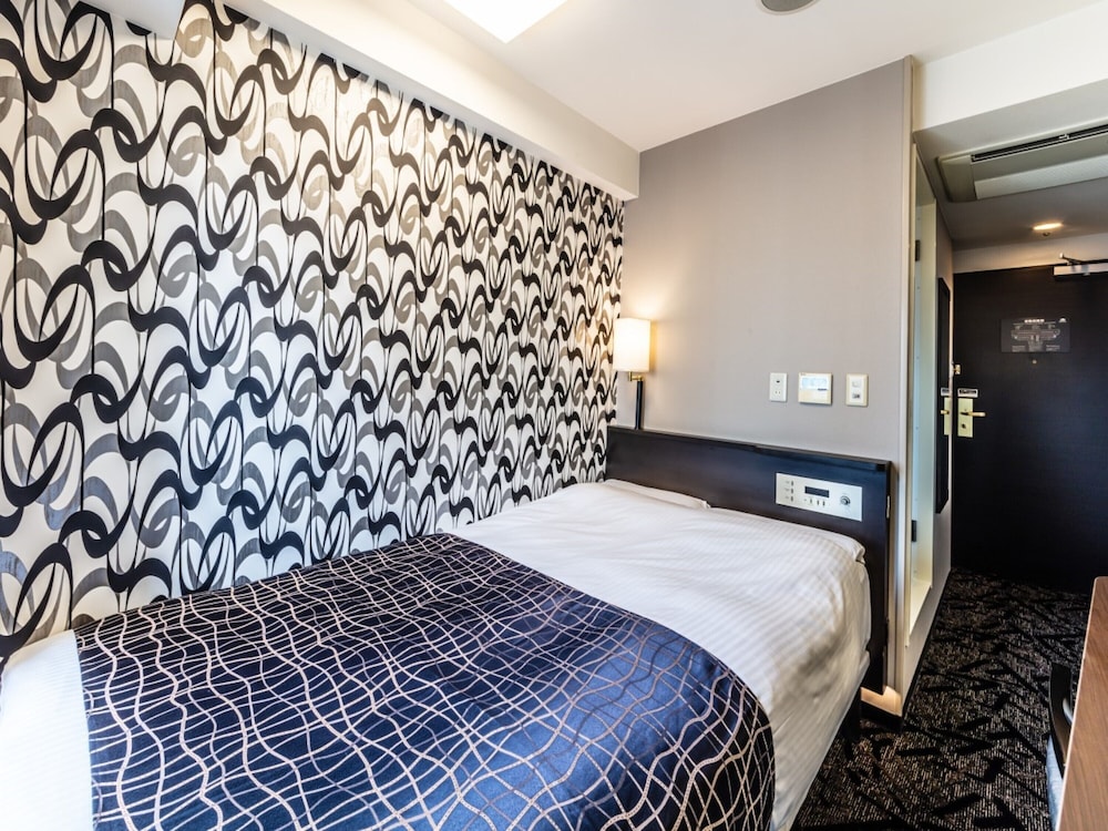 ECONOMY, DOUBLE BED, HIGH FLOOR