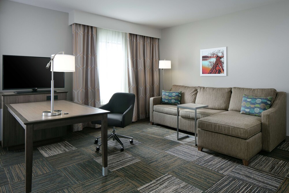 Hampton Inn and Suites Minooka 24/37