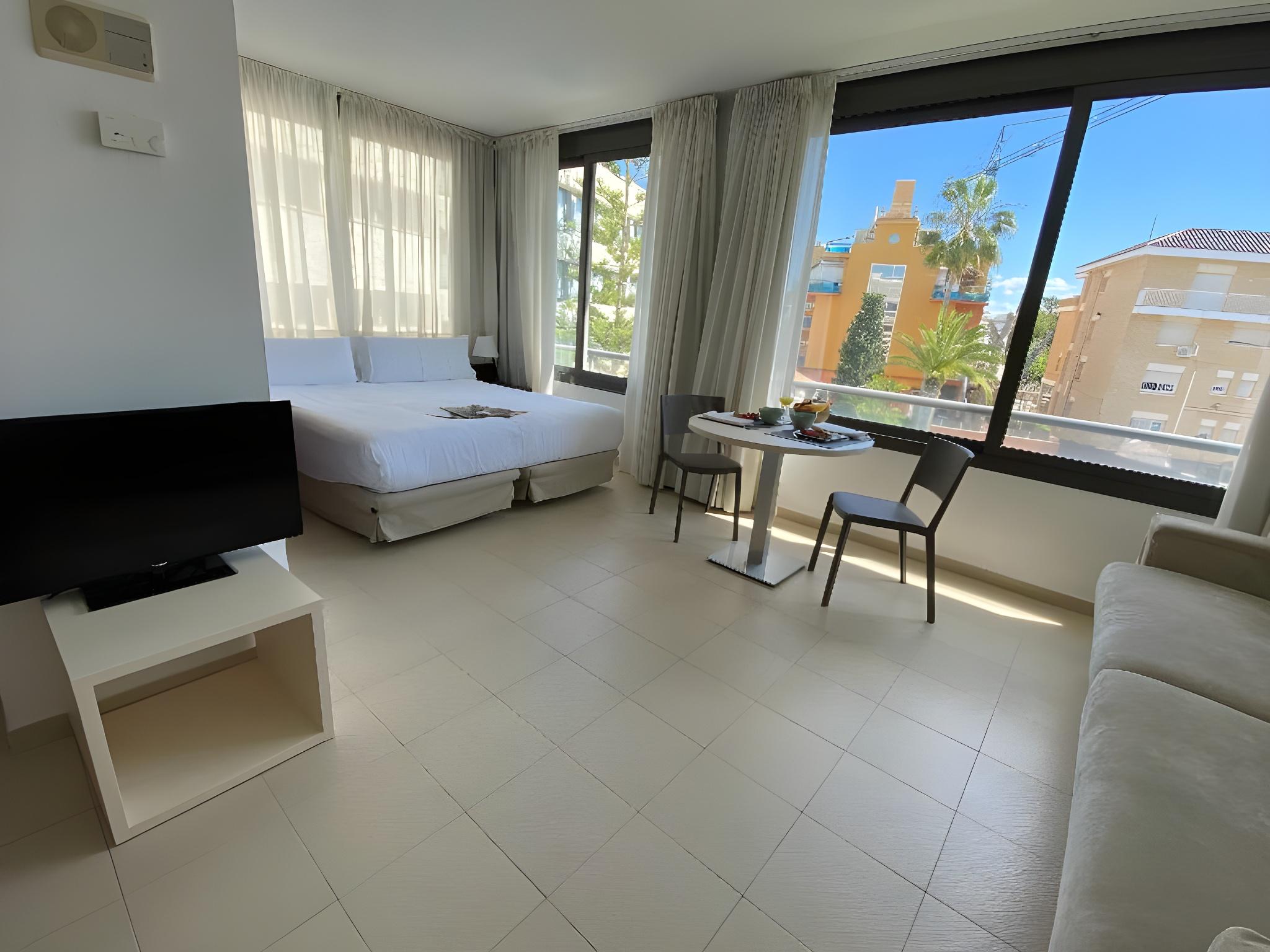 Studio, Double Bed