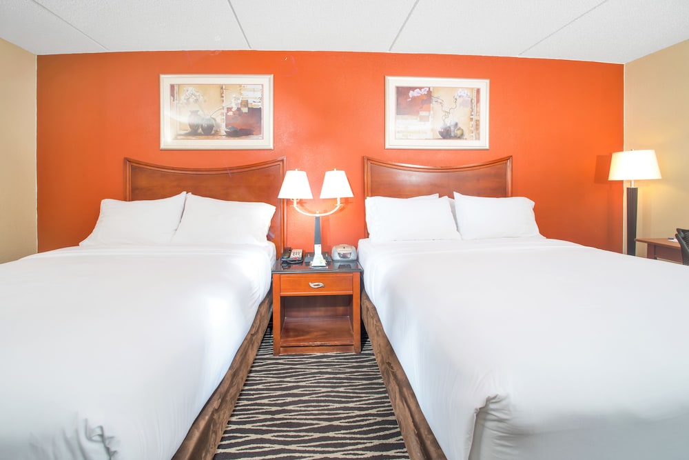 Four Points by Sheraton Fayetteville Fort Liberty 11/41