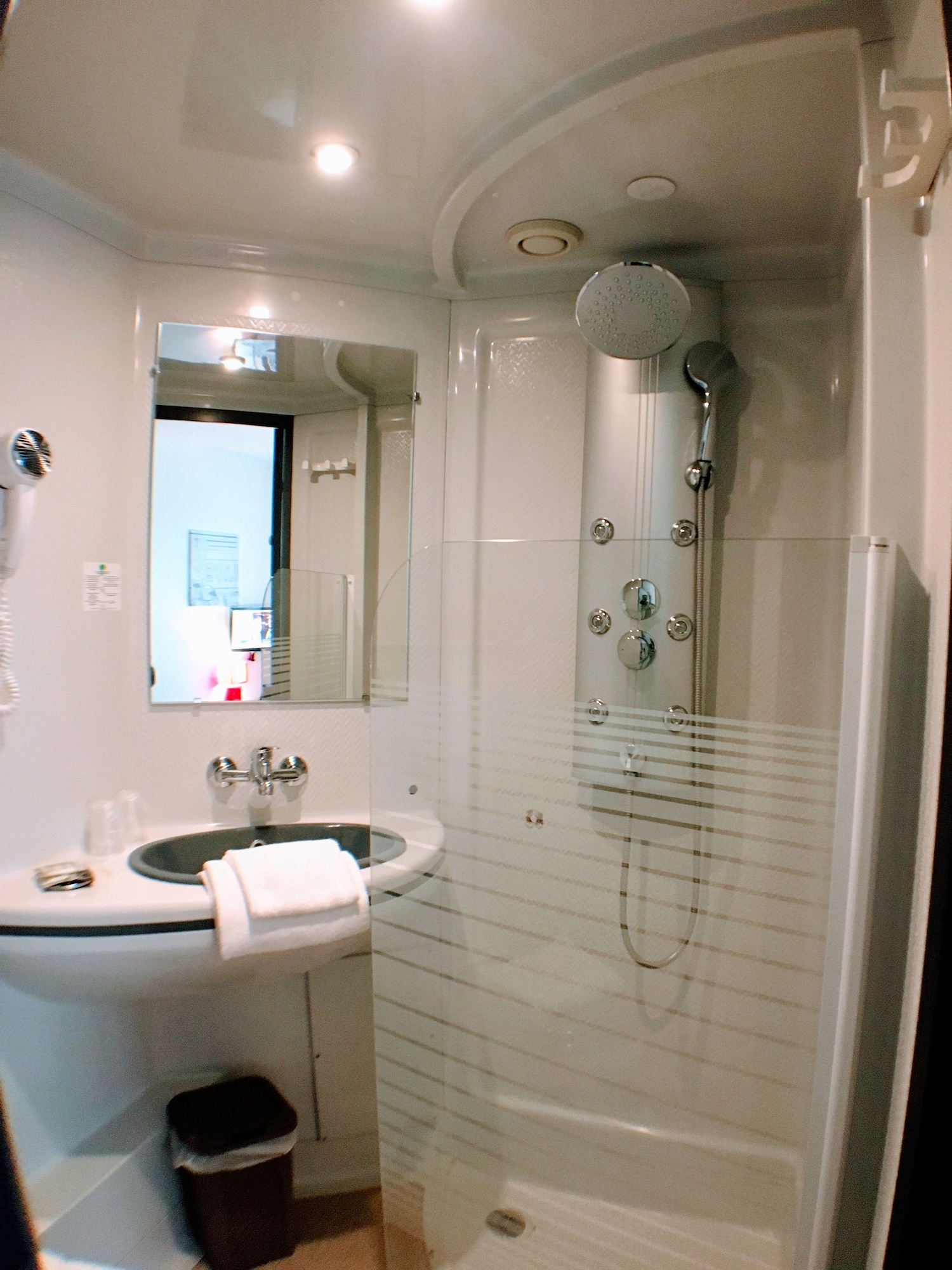 lhotel le marais romilly sur seine centre